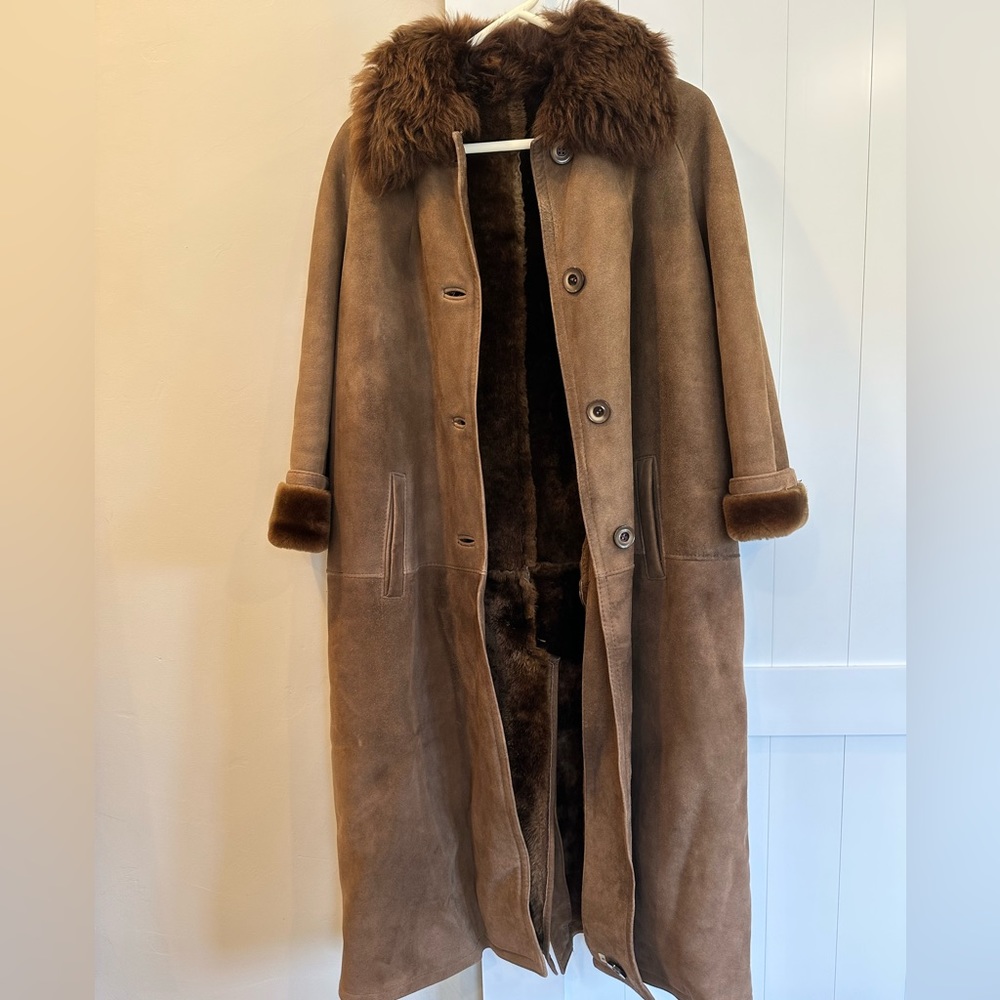 Vintage Brown Suede Coat with Fur Trim - Picture 4 of 10